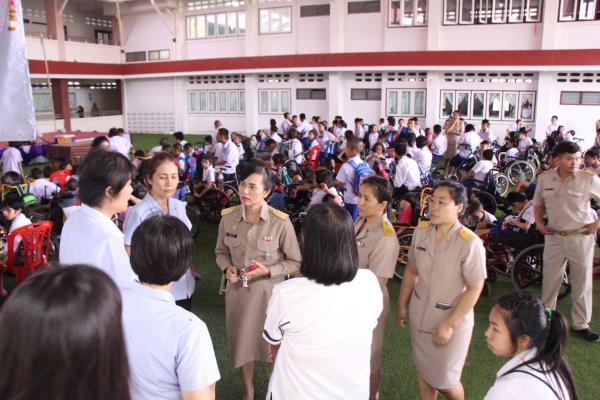 กิจกรรมร่วมกันทำความสะอาดโรงอาหาร และ บริเวณรอบ ๆโรงเรียน